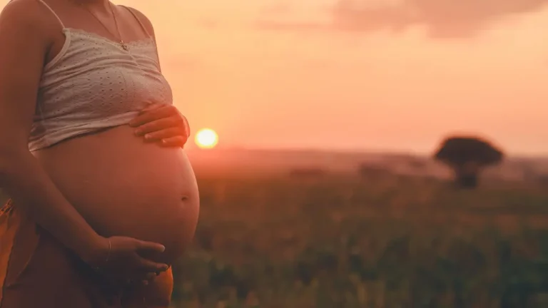 Photo d'une femme enceinte au format paysage