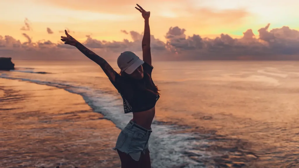 Photo d'une femme mince à la plage
