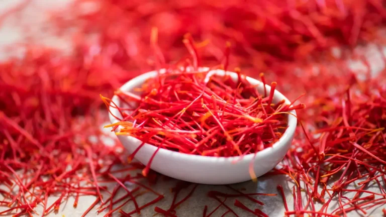 Photo de Saffran dans un bol